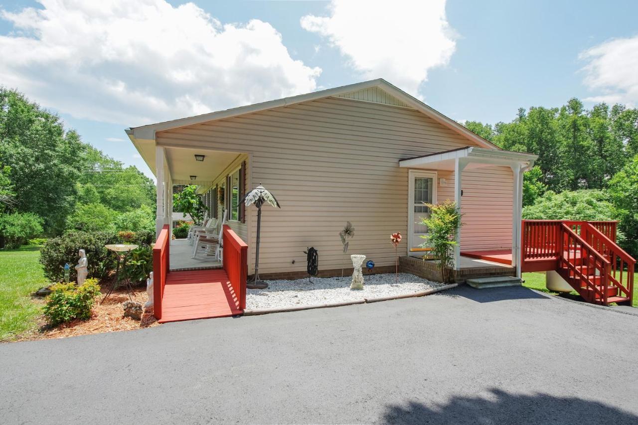 Chatham Getaway With Fireplace, Deck And Gas Grill! Ngoại thất bức ảnh