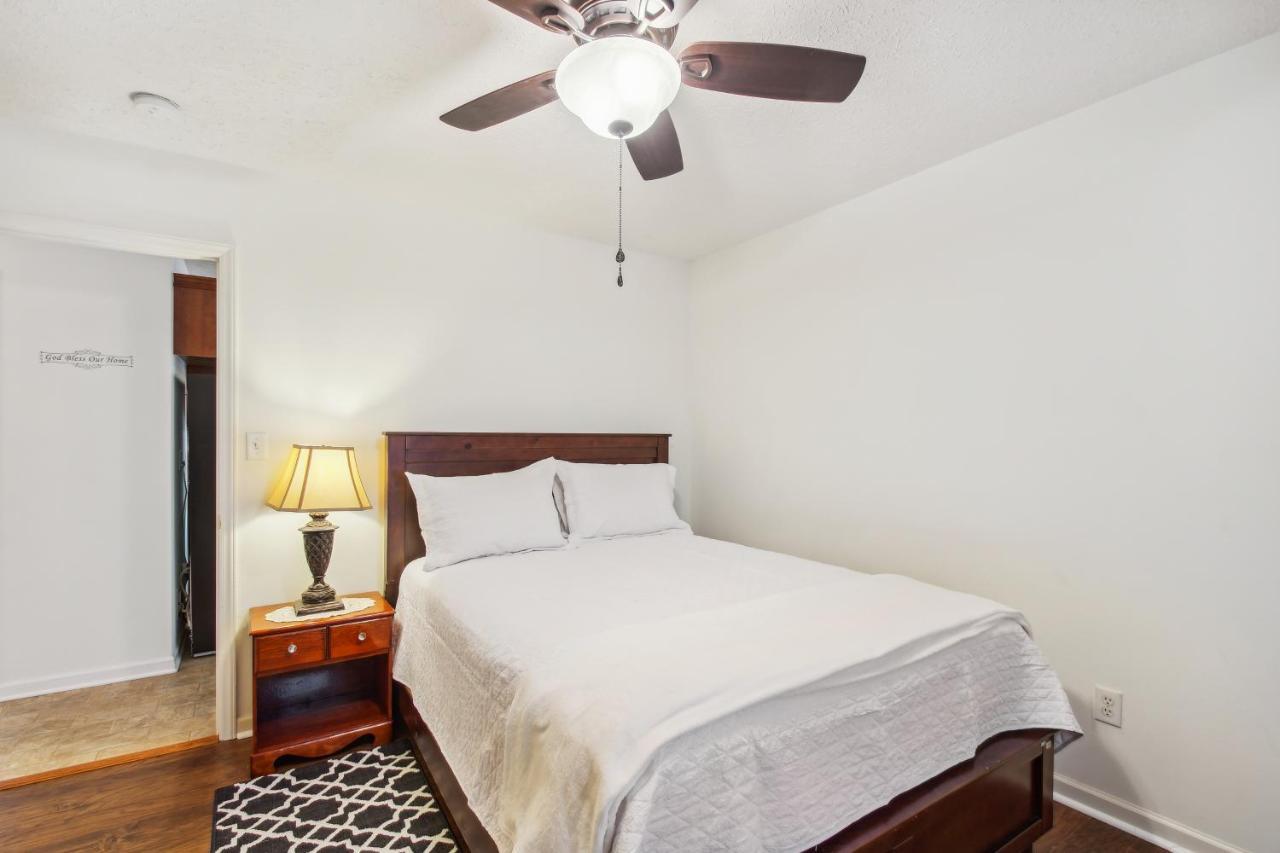 Chatham Getaway With Fireplace, Deck And Gas Grill! Ngoại thất bức ảnh