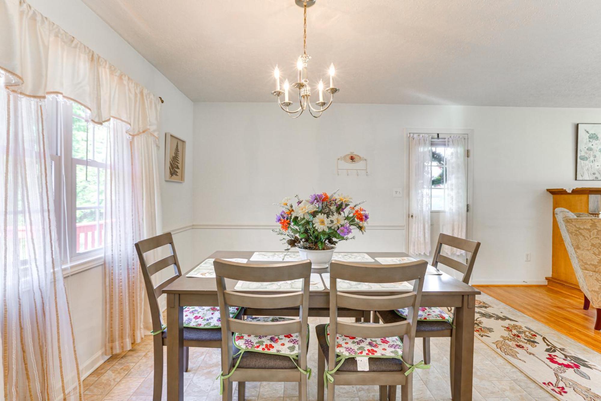 Chatham Getaway With Fireplace, Deck And Gas Grill! Ngoại thất bức ảnh